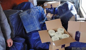 Добровольці залишили без косметики жителів Криму (фото)
