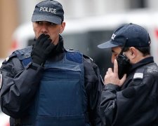 Французькі копи зґвалтували затриманого кийком
