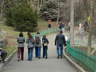 Украинцы, прогулка, фото из соцсетей