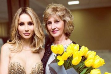 Передумала: мати Лободи відмовилась від гучної обіцянки