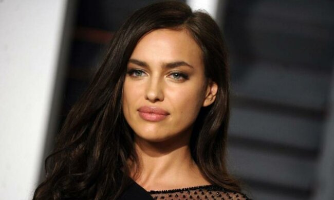 Куда смотрит Купер: Шейк с двумя красавцами сделала это на теннисном столе