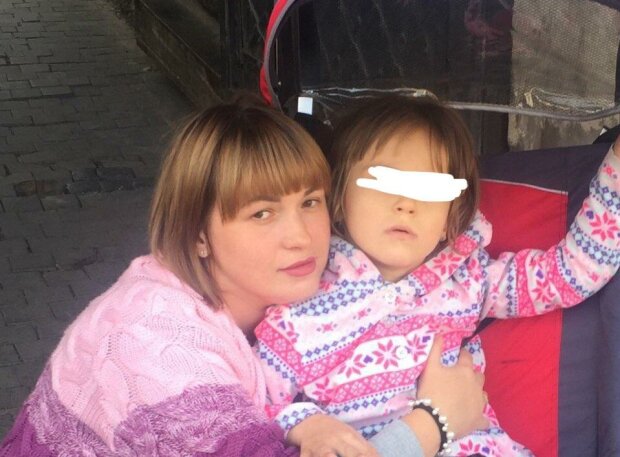 Под Днепром малышка с ДЦП умоляет подарить шанс на полноценную жизнь: "Спасите Мирочку!"