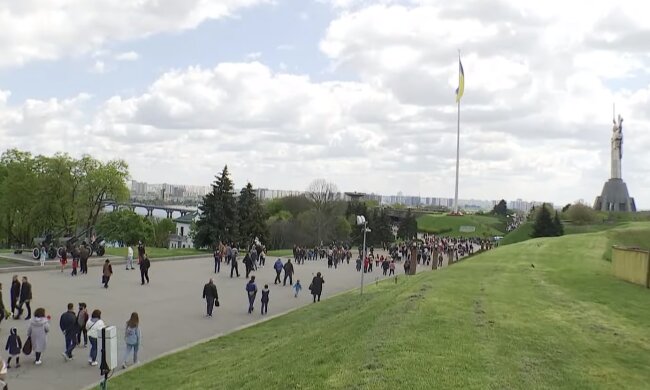 Українці на вулиці, скріншот: Youtube