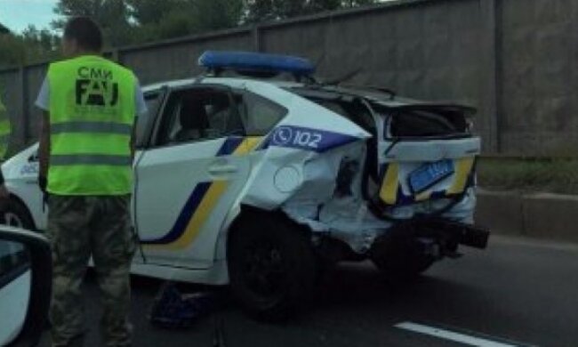 У мережу виклали зйомку жахливого ДТП за участю поліцейських (відео)