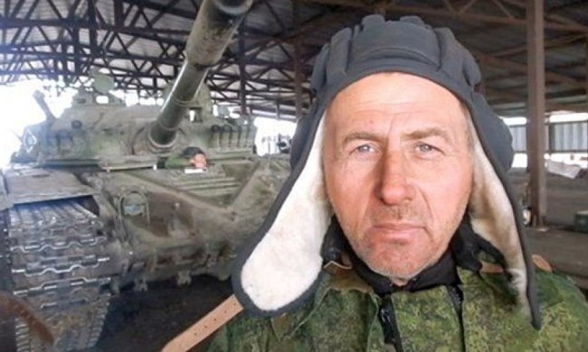Террористы показали якобы отведенные танки в Новоазовске (фото)