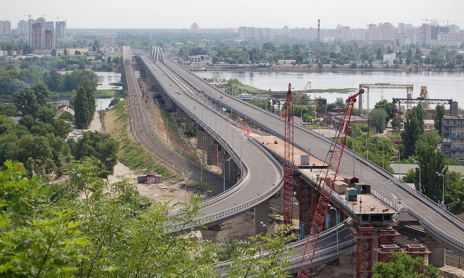 "Это катастрофа": обвалился важнейший киевский мост, столица в панике