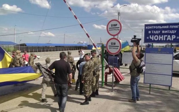 Оккупанты развернули подозрительную деятельность на въезде в Крым