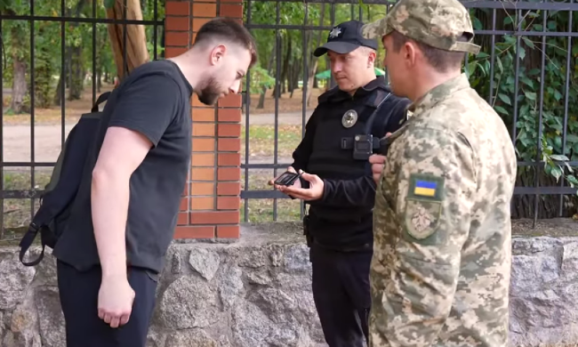 ТЦК и полиция. Фото: скрин youtube