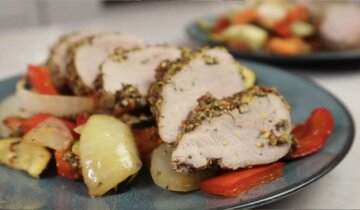 Свиняча вирізка з овочами: фото скрін Ютуб