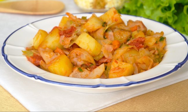 Тушкована капуста з томатним пюре: смачний і корисний рецепт