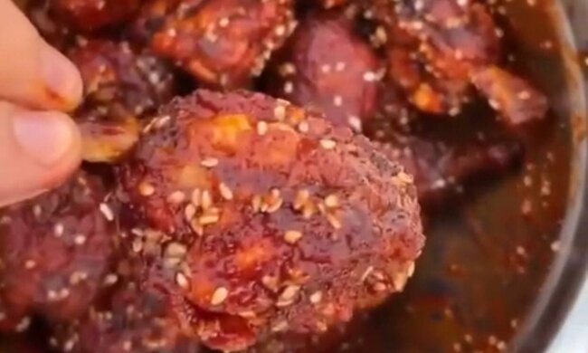 Курячі чупа-чупси / скріншот з відео