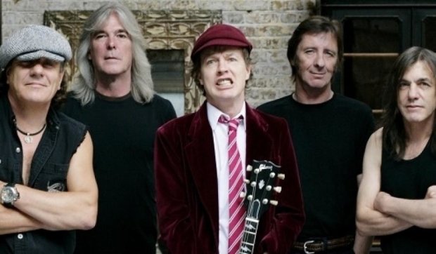 Легендарні AC/DC репетирують з новим вокалістом
