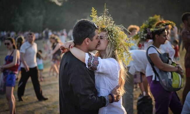 Як українці на Івана Купала цвіт папороті шукали (фото)