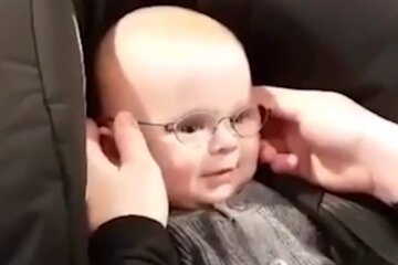 Реакція дітей на окуляри, кадр з відео: Facebook UNICEF Ukraine