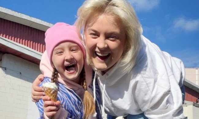 Вікторія Ткач із дочкою. Фото: instagram.com/viktoriya_tka4