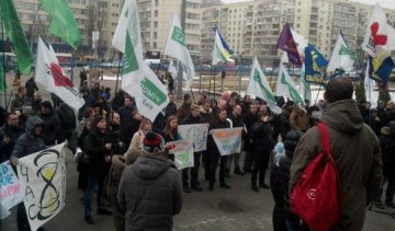 Під ЦВК вимагають виборів до районних рад (фото)