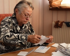 Платежки за коммуналку. Фото: скрин youtube