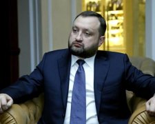 Черговий посіпака Януковича звільнився від санкцій