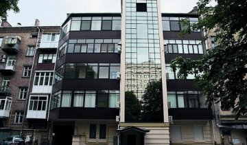 Сім'я Черновецьких "провертає" афери за кордоном