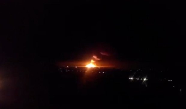 У Сватовому загорілися склади з боєприпасами, у місті сильні вибухи (відео)