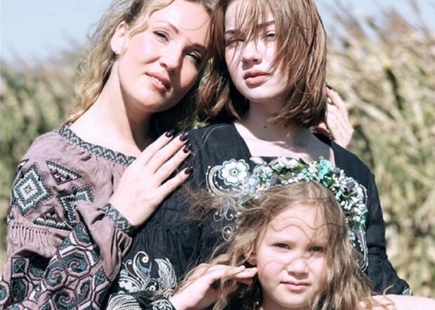 Ксения Кошева с дочерьми. Фото: скриншот Instagram