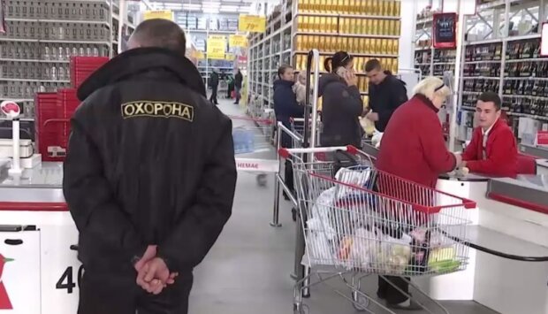 Охорона супермаркету, скріншот: YouTube