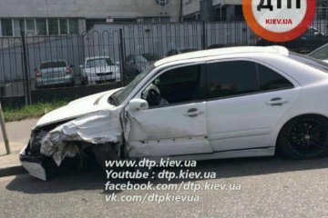 У Києві "Тойота" протаранила 3 автомобілі