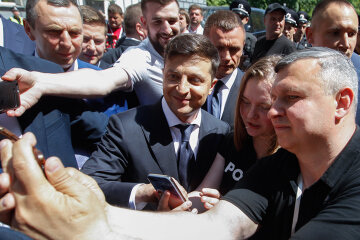 Зеленський привітав українців з днем писемності та мови: "Намагалися вбити, але..."