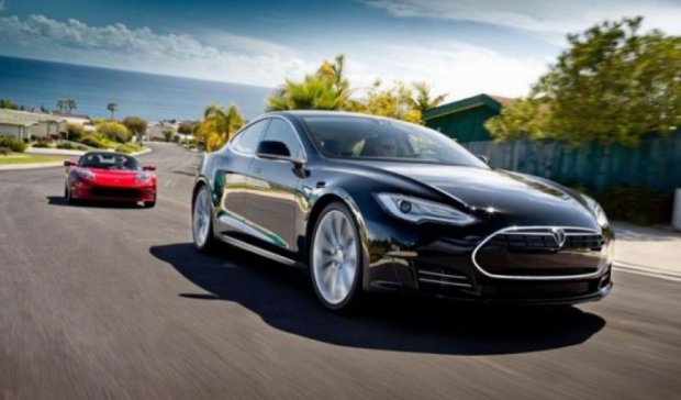 Электрокары Tesla оснастят автопилотом