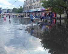 Гондола по 8 гривен: сеть взорвалась фотожабами из-за потопа в Киеве