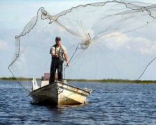 Шукали добу: в Запоріжжі рибалку "проковтнуло" Дніпро