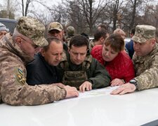 Зеленський показав зворушливе відео з поїздки у Золоте: "Щирі зустрічі, відверті розмови, спільні надії"