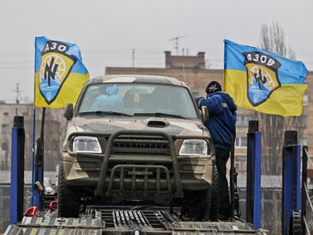 20 боевых автомобилей полка Азов отправилась в АТО (фото)