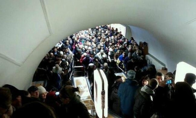 На п'яти центральних станціях столичного метро запрацював Wi-Fi