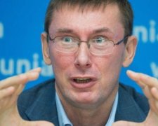 Стало відомо, скільки заробив Луценко