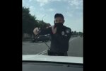 полицейский с оружием, скриншот с видео