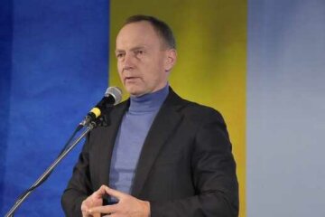 Мер Чернігова Атрошенко прийшов на зустріч з виборцями в куртці за 1 млн гривень