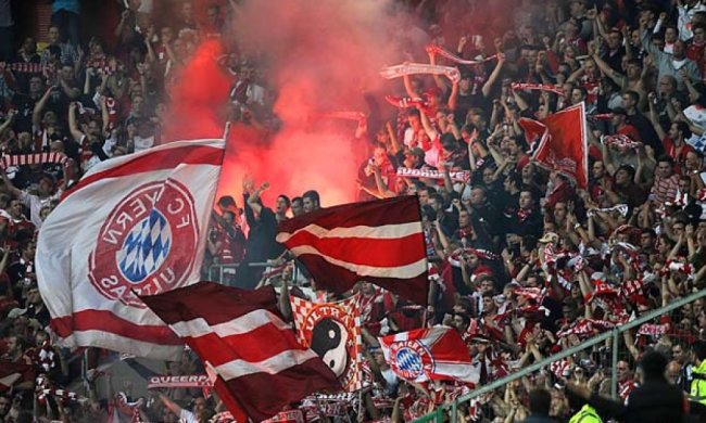 Перед матчем с "Шальке" фанаты "Баварии" устроили масштабную драку (видео)