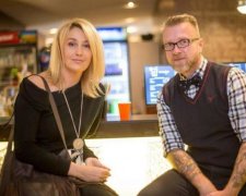 Жінка зі сталевими бубенцями: відомий неплатник аліментів попустив феміністок