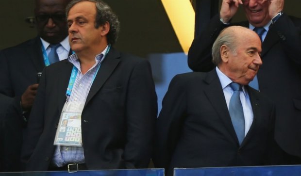 ФИФА призывает оказать давление на Блаттера и Платини
