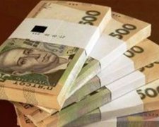 Голові виборчої комісії в Миколаєві прямо на дільниці передали 27 тис грн