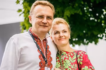 Садовий з дружиною, фото з відкритих джерел