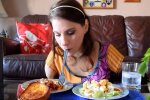 Емі Брукс, кадри відео