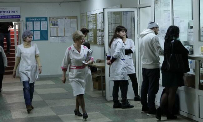 У Запоріжжі озвіріла дівчина начинила подругу кулями, медики збирають по частинам: за снайпершу "покаялися" батьки