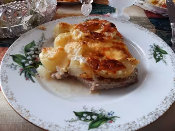 Новий рік 2019: свинина, запечена з ананасами і сиром