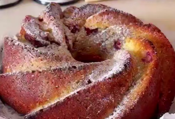 Манник с малиной, кадр из видео