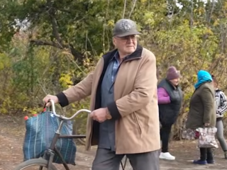 Пенсіонери. Фото: скрін youtube