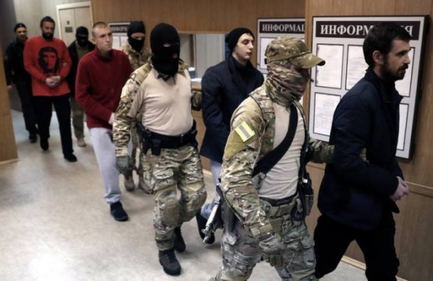 Путинские суды перешли на новый уровень издевательства над украинскими моряками: родным сообщили печальную весть