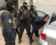 Туди ще не засовували: українець майстерно сховав товар від прикордонників