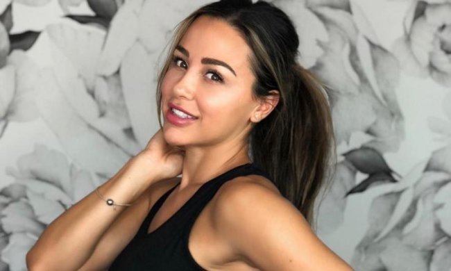 Маленькие прозрачные трусы Аны Чери совсем ничего не прикрыли: фото 18+